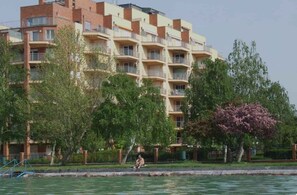 Exterior - Holiday apartment waterfront with air conditioning and Wi-Fi right next to the wellness and thermal spa (Siófok)