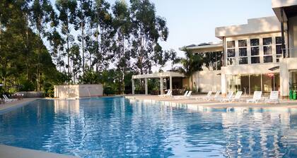 Relax in Comfort | with Seasonal Pool, Gym, & Buffet Breakfast | Iguassu Falls