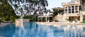Elegant Urban Retreat w/Seasonal Pool, Free Breakfast & Kids Area l 2 Rooms