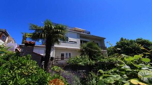 Exterior - Holiday apartment with terrace and sea view (Crikvenica)