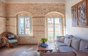 TV - Wood and Stone Ηouse, Cottage (Aegina)