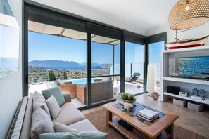 TV - Sunkissed Villa, Cottage (Aegina)