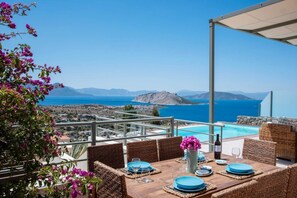 Outdoor dining - Sunkissed Villa, Cottage (Aegina)