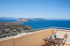 Outdoor dining - Sunkissed Villa, Cottage (Aegina)