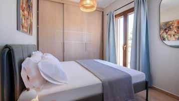 Iron/ironing board, free WiFi, bed sheets