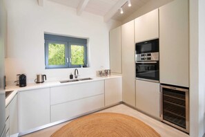 Fridge, oven, stovetop, dishwasher - Maya Luxury Residence, Cottage (Aegina)
