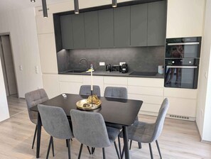 Dining - Holiday apartment Modern furnishings with WLAN and air conditioning (Balatonfenyves)