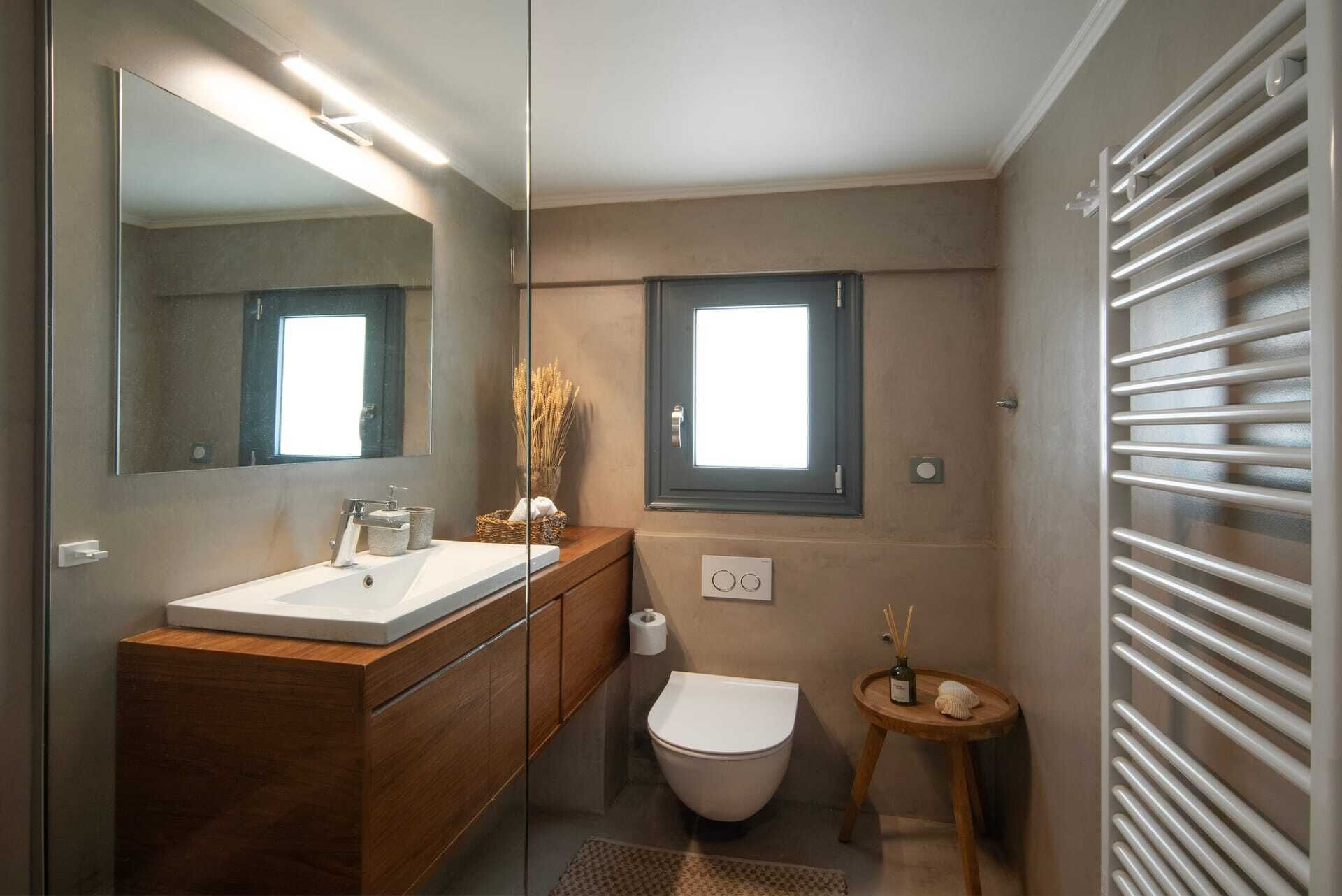 Sèche-cheveux, serviettes fournies