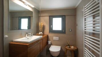 Sèche-cheveux, serviettes fournies