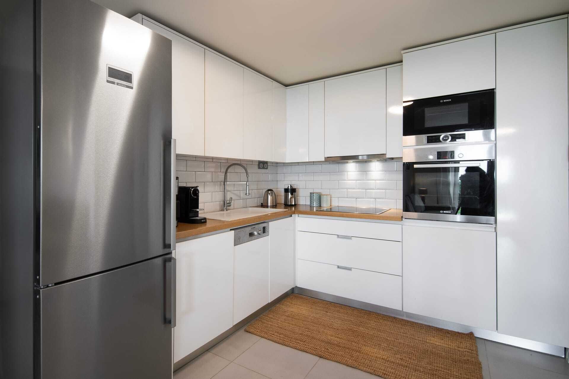 Réfrigérateur, four, plaque de cuisson, lave-vaisselle