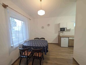 Dining - Holiday apartment with WLAN and air conditioning (Zamárdi)