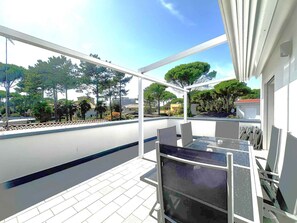 Outdoor dining - Holiday apartment on the first floor with a large terrace (Bibione)