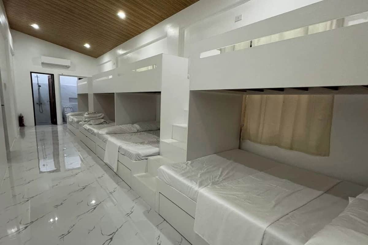 WiFi (free), individually furnished, bed sheets