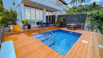 Vila, sacada, vista para a cidade | Piscina | 2 piscinas externas