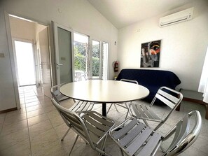 Dining - Holiday apartment with private garden in a quiet location (Bibione)