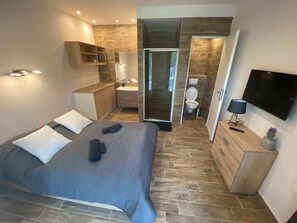 1 bedroom, WiFi - Holiday apartment with pool, hot tub and sauna near the free beach (Siófok)