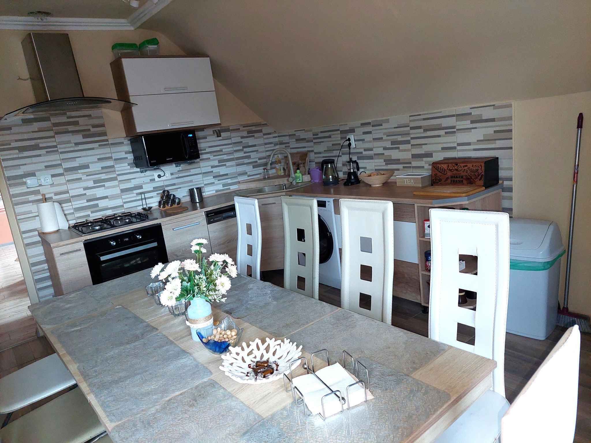 ثلاجة، ميكروويف، فرن، موقد طهي مسطح