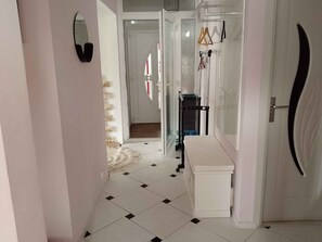 Interior - Holiday home with large garden, WLAN and air conditioning (Balatonlelle)