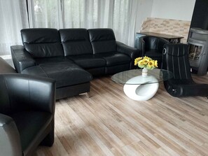 TV - Holiday home with large garden, WLAN and air conditioning (Balatonlelle)