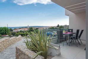Outdoor dining - Holiday apartment BEAUTIFUL FLAT VILLA LUCE I (Krk)
