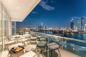 Outdoor dining - Luxury 3BHK + Maid | Sea View & Private Beach (Dubai)