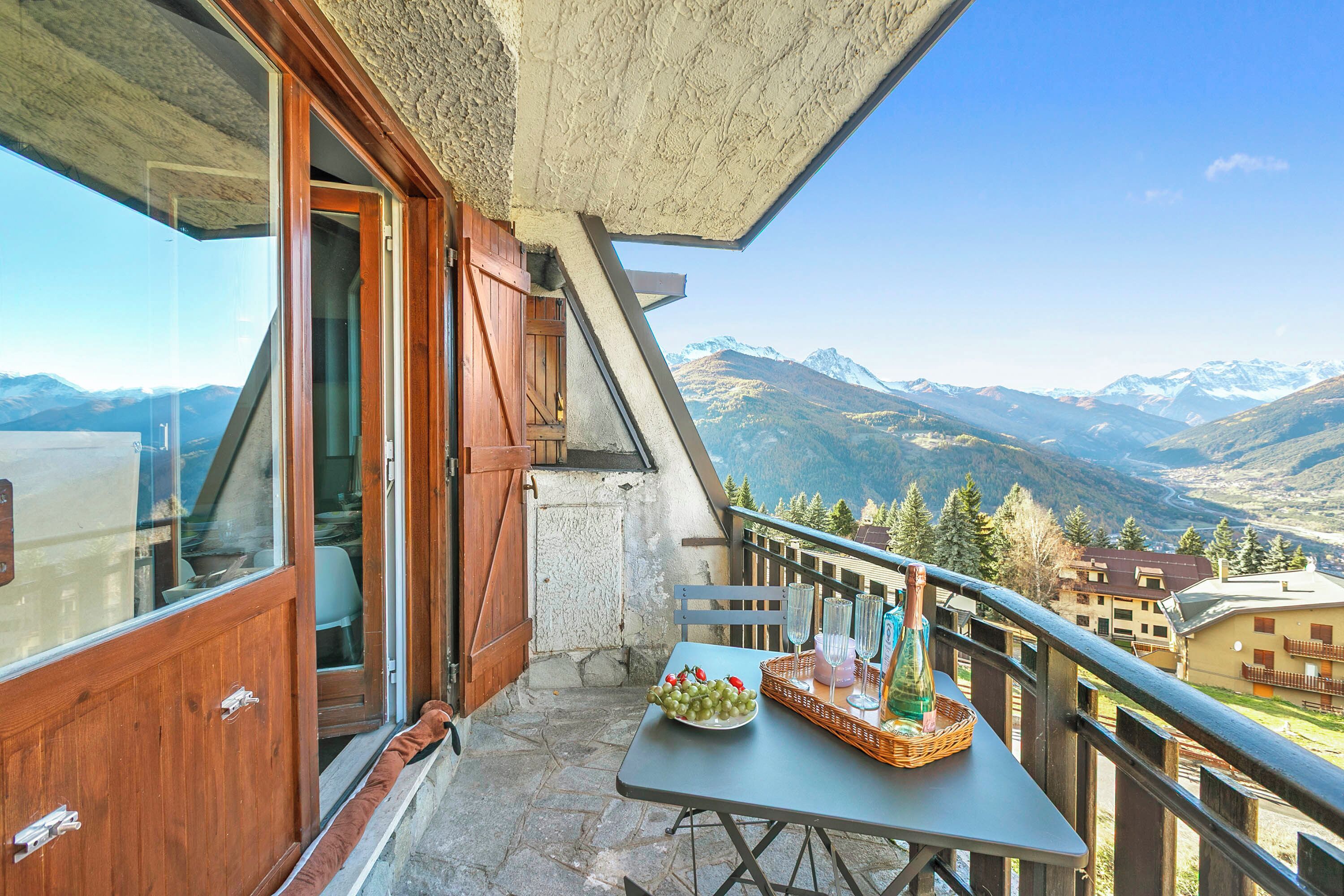 Honeymoon Apartment, Multiple Bedrooms (La Chicchetta) | Property grounds