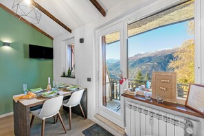 Honeymoon Apartment, Multiple Bedrooms (La Chicchetta) | Dining - La Chicchetta (Sauze d'Oulx)