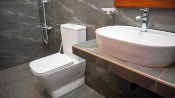 Serviettes fournies, savon, papier toilette