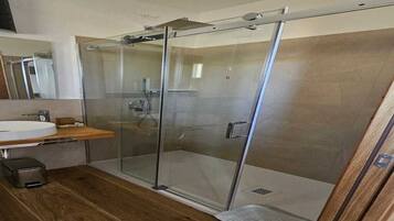 Dusche, Bidet, Handtücher
