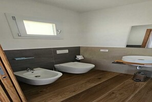 Doccia, bidet, asciugamani