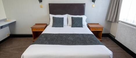 ダブルルーム | デスク、WiFi (無料)、ベッドシーツ