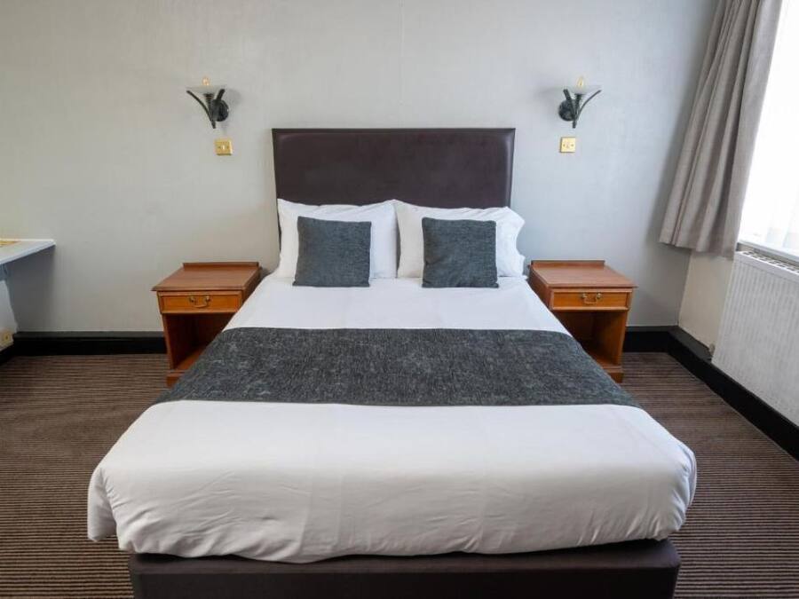 Double Room | Desk, free WiFi, bed sheets