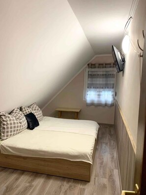 3 bedrooms, WiFi - Holiday home near the beach with terrace and internet (Siófok)