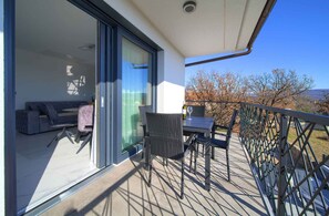 Outdoor dining - Holiday Apartment Luxurious Relaxation – Mirna with Pool (Kornić)