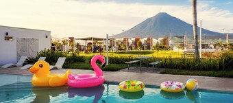 Casa Brisa Volcanica in fantastic Residencial Nueva San Miguel with AC