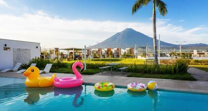 Casa Brisa Volcanica in fantastic Residencial Nueva San Miguel with AC