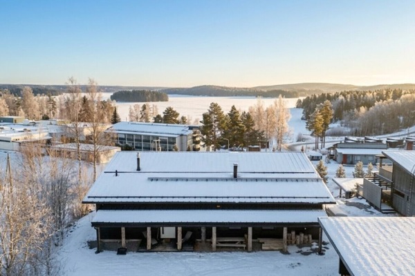 Nestled right by the water, our villa provides direct access to the frozen lake and miles of pristine, snowy trails.