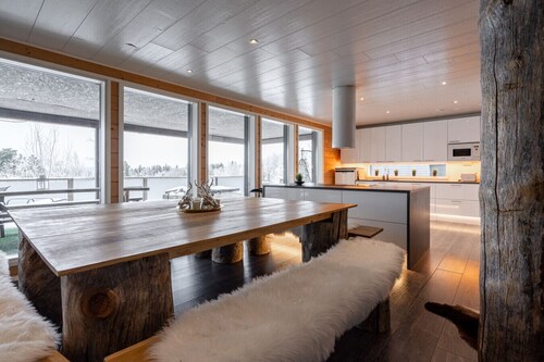 High-Quality 6BR Villa Next to Ski Center | Hot Tub & Sauna