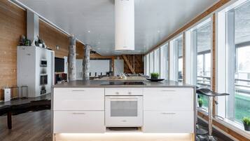 Frigorífic, microones, forn i placa de cuina