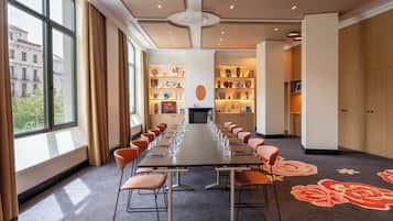 Meeting facility