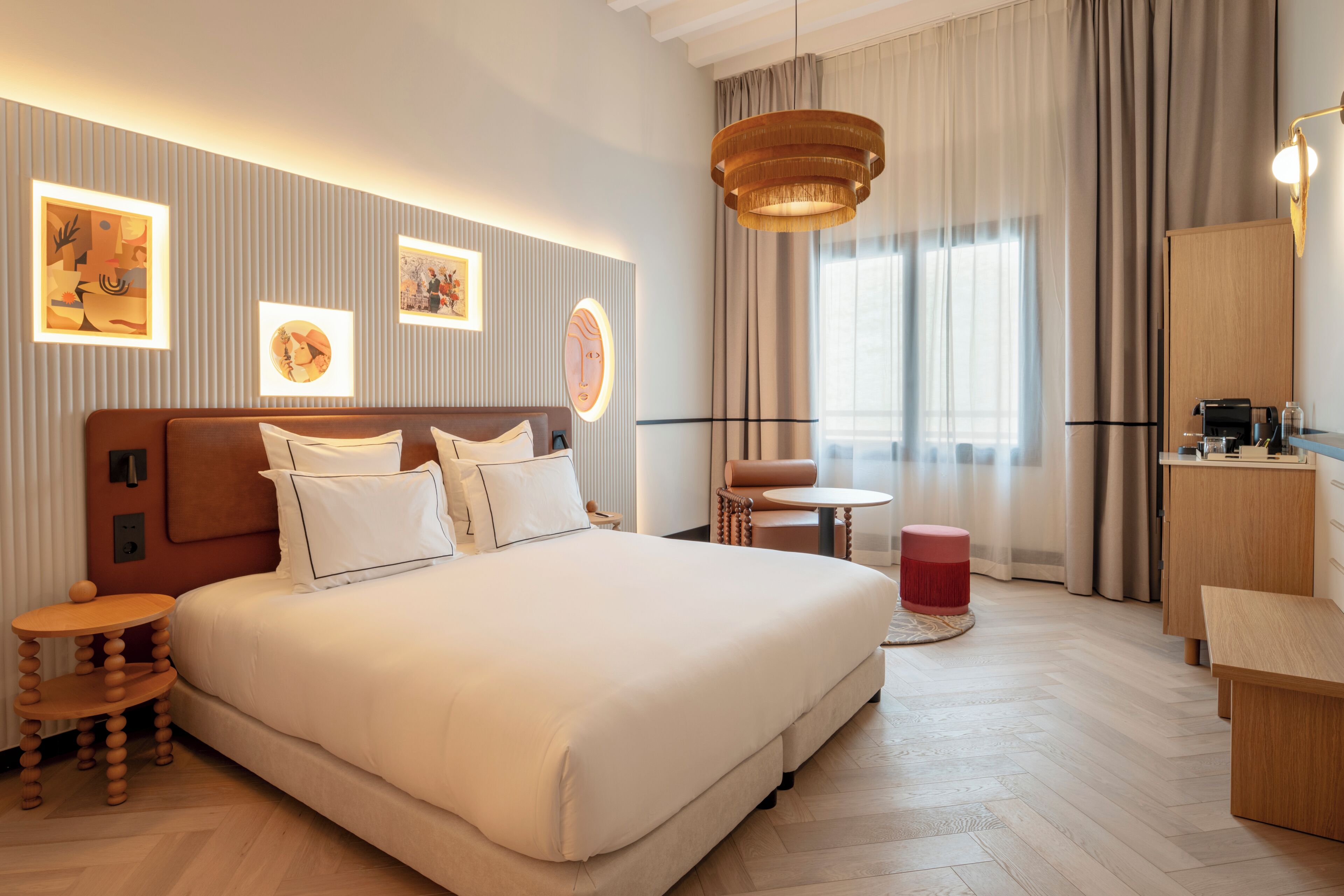 La Easy Move | Premium bedding, down comforters, memory foam beds, minibar