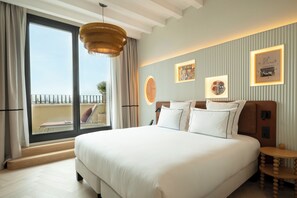La Genuine Top | Premium bedding, down comforters, laptop workspace, free WiFi - Urban Hive Madrid (Madrid)