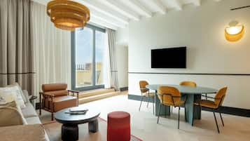 La Supreme Clavel | Zona de estar | Smart TV de 50 pulgadas con canales digitales