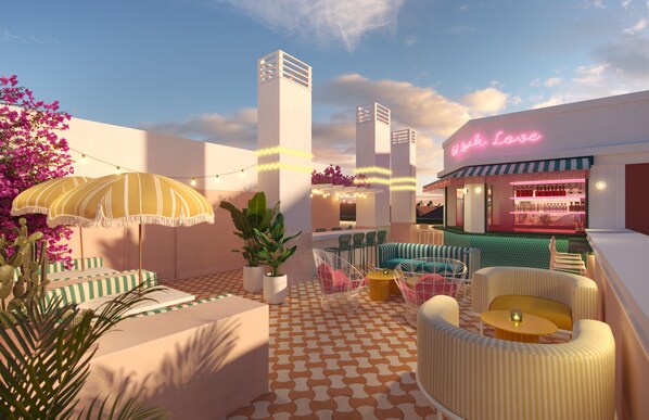 2 Bars/Lounges, Poolbar