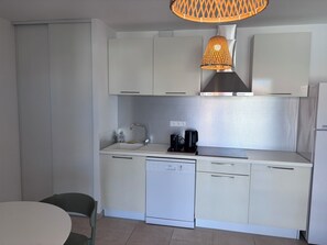 Kühlschrank, Herdplatte, Geschirrspüler