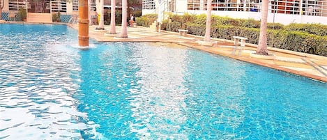 Departamento, 1 habitación, para fumadores, balcón | Alberca | Alberca al aire libre