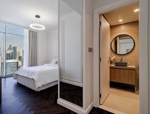 Iron/ironing board, Internet, bed sheets