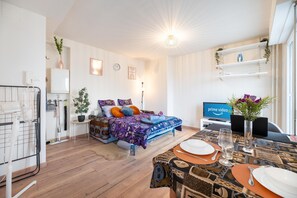 Desk, iron/ironing board, travel cot, free WiFi - The Luminous Nest (Strasbourg)