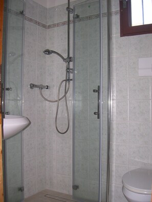 Shower - Gardened villa in quiet area near the sea (Bibione Pineda)
