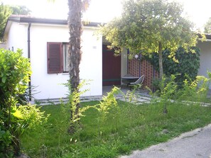 Terrace/patio - Gardened villa in quiet area near the sea (Bibione Pineda)